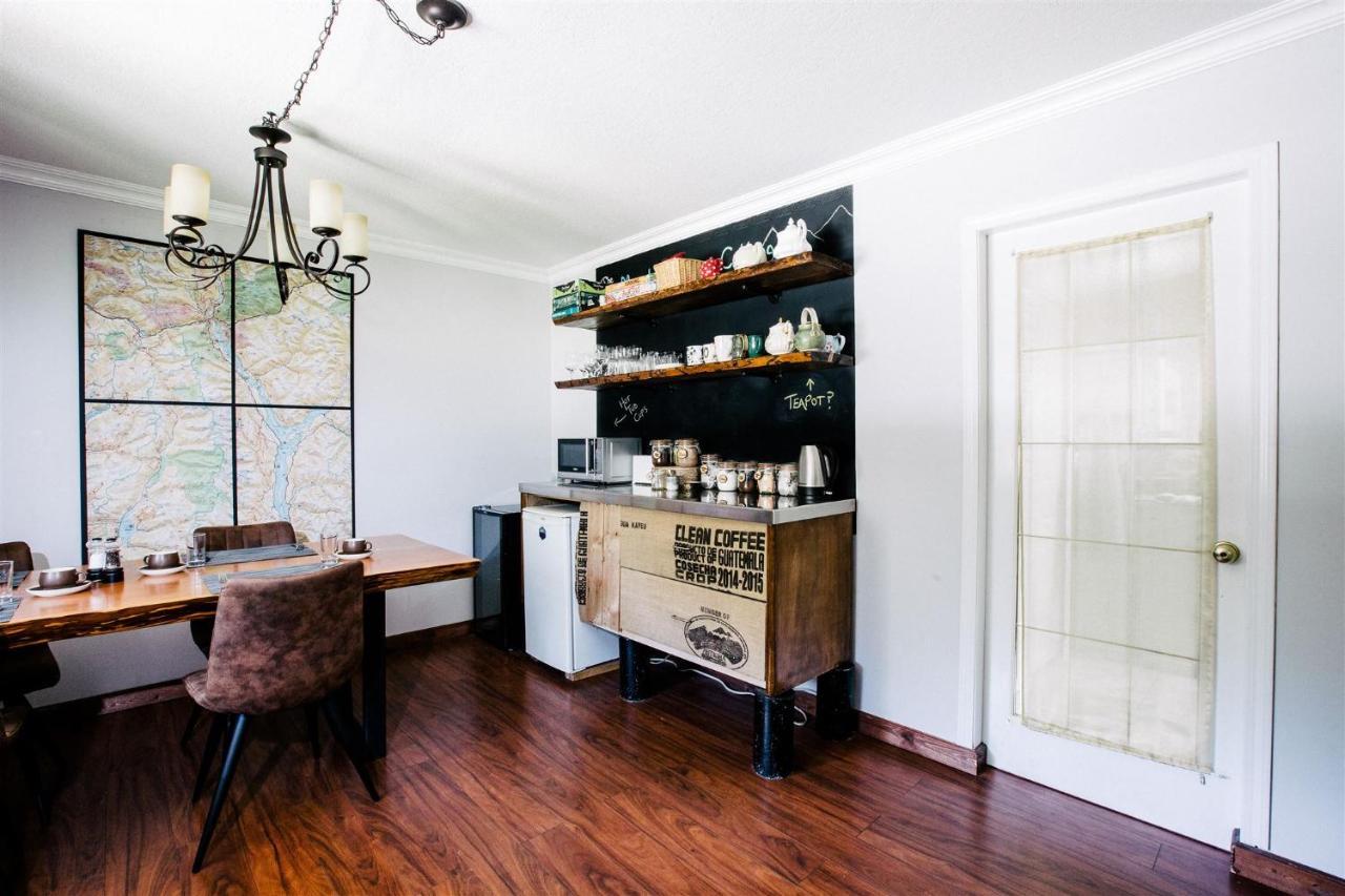 Alpenrose Revelstoke Bed & Breakfast 외부 사진