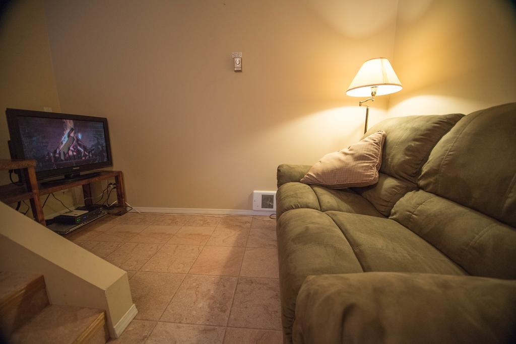 Alpenrose Revelstoke Bed & Breakfast 외부 사진