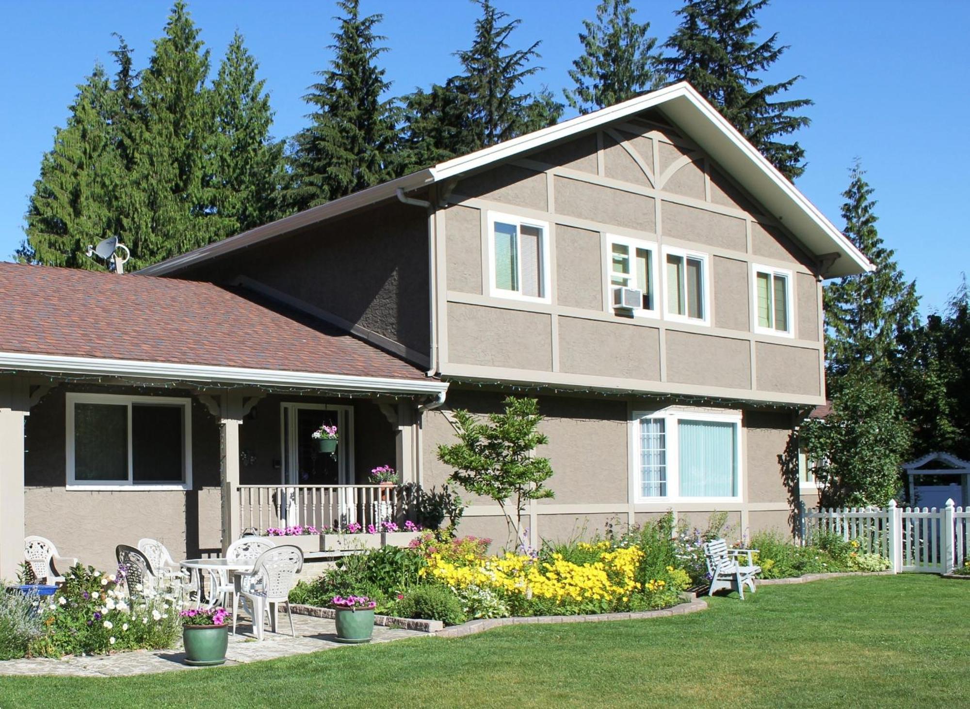 Alpenrose Revelstoke Bed & Breakfast 외부 사진