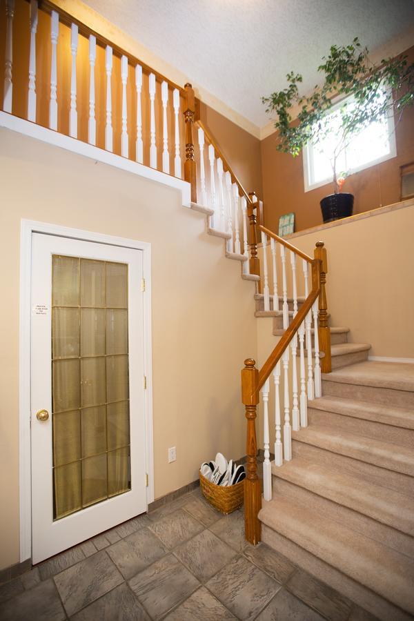 Alpenrose Revelstoke Bed & Breakfast 외부 사진