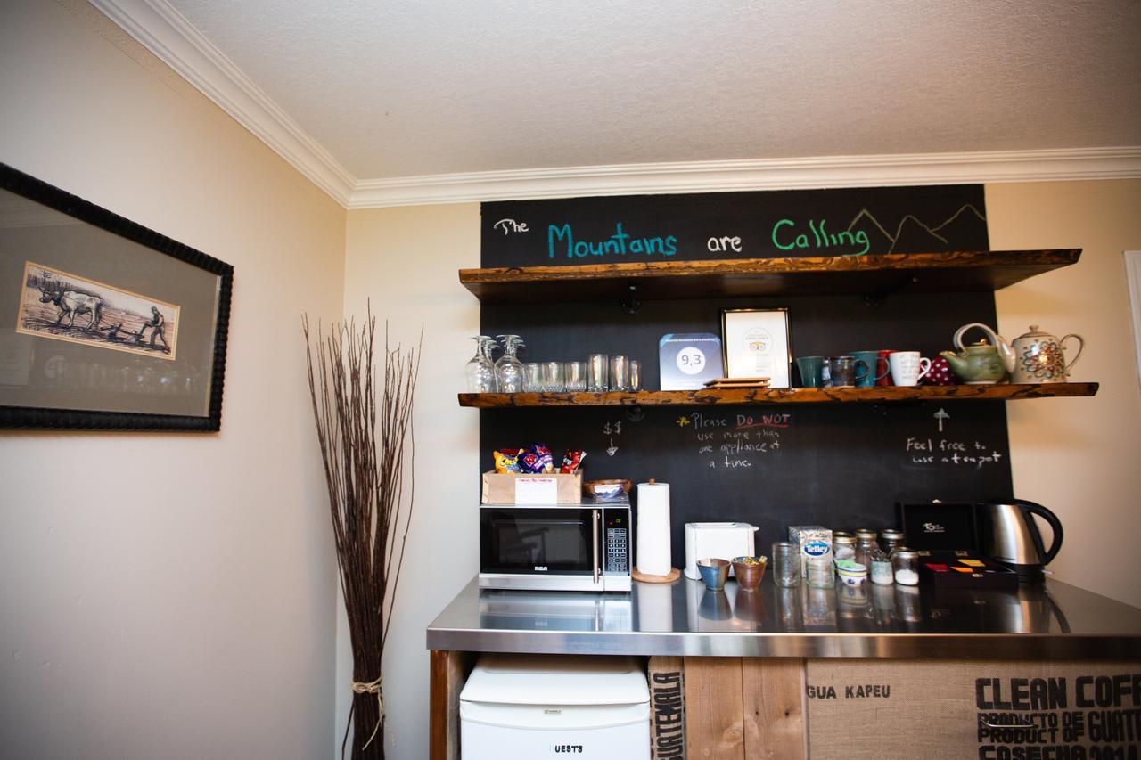 Alpenrose Revelstoke Bed & Breakfast 외부 사진